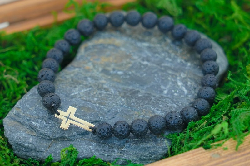 Bransoletka złoty krzyż z naturalnymi kamieniami.jpg