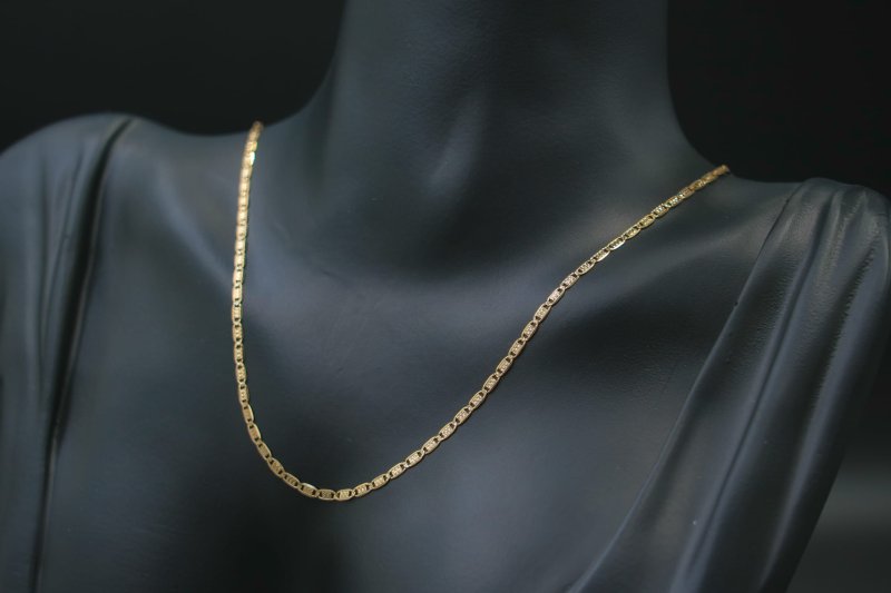 detal-splot-gucci-zdobione-ogniwa-zloto.jpg
