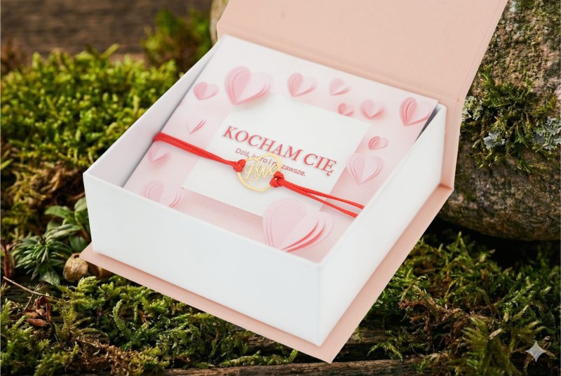 Bransoletka na rękę złote serce z napisem love.jpg