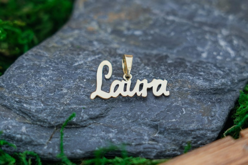 zlota-zawieszka-imiennik-laura-proba-585.jpg