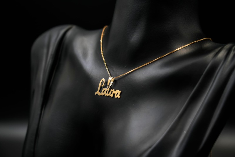 wisiorek-z-imieniem-laura-zloto-14k.jpg