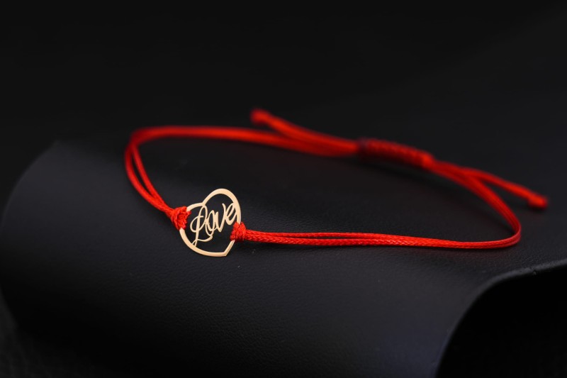 Napis love bransoletka ze złota.jpg