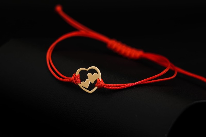 bransoletka-sznurkowa-zlote-serce-z-dwoma-sercami.jpg