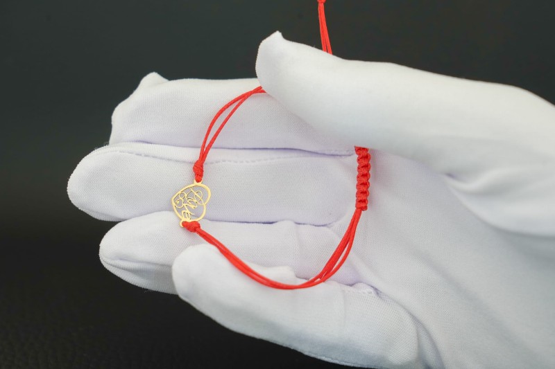 Bransoletka złote serce z napisem love prezent na walentynki.jpg