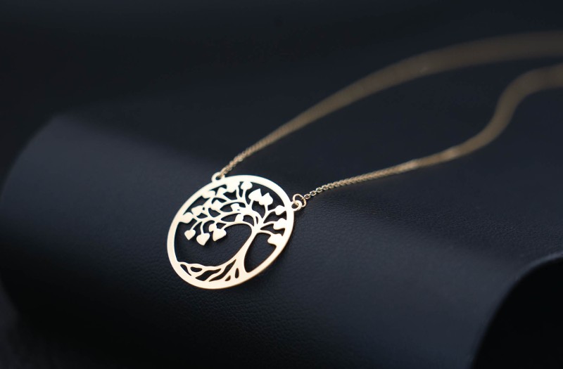 złoty naszyjnik na szczęście.jpg