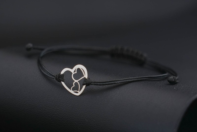 minimalistyczna-bransoletka-sznurkowa-srebrne-serduszka.jpg.jpg