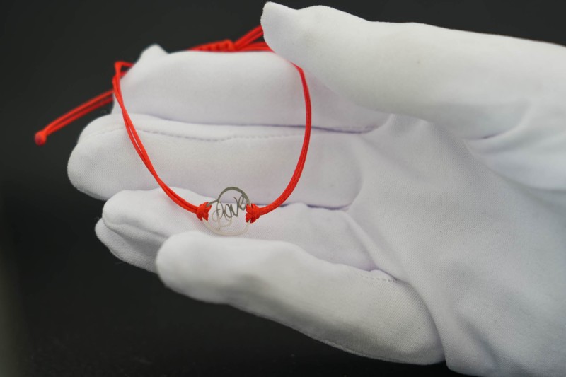 minimalistyczna-bizuteria-srebrna-czerwony-sznurek-makrama.jpg