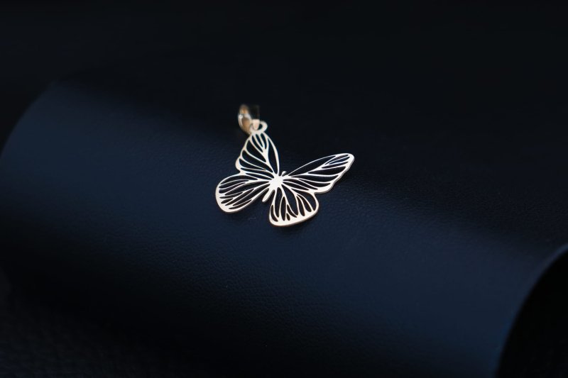 Wisiorek-motyl-585-biżuteria-symboliczna-sklep-internetowy.jpg