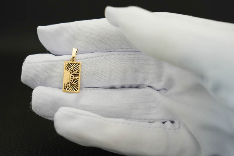 nowoczesna-bizuteria-zlota-wisiorek-blaszka-slonce.jpg
