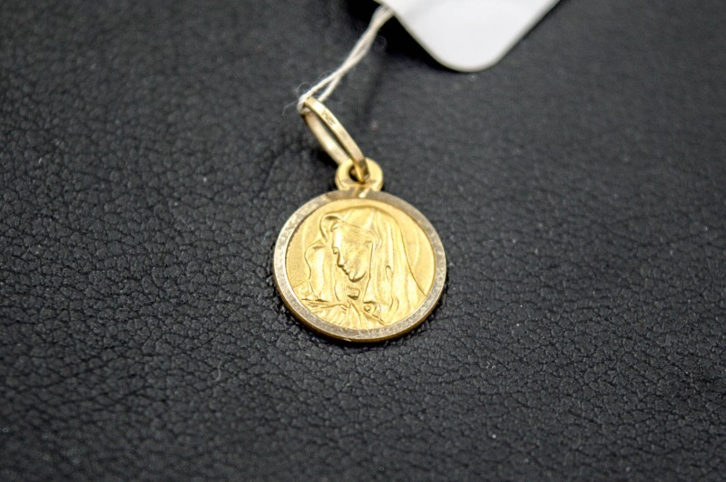 złoty medalik.jpg