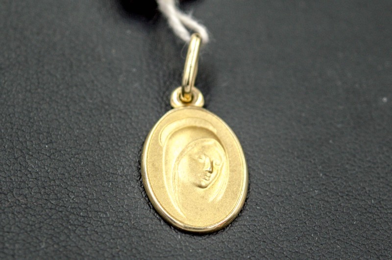 złoty medalik zawieszka.jpg