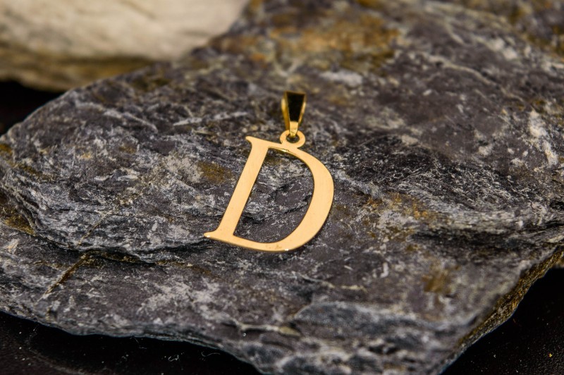 Zawieszka literka D