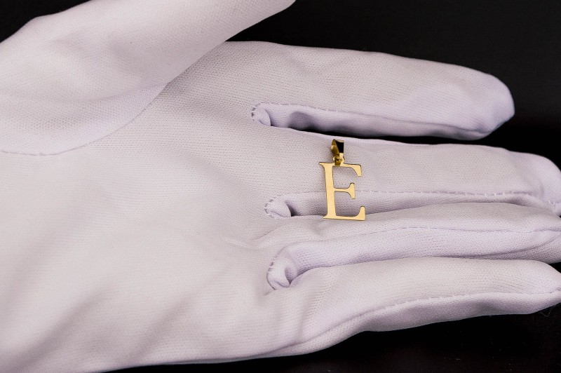 Złoty Wisiorek Literka.jpg