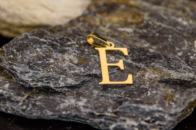 Złota Zawieszka Litera E.jpg