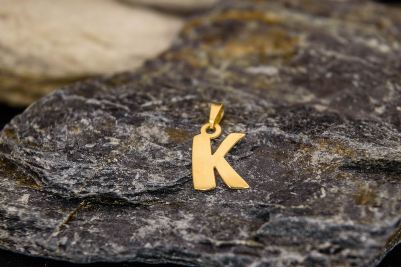 złota zawieszka litera alfabetu .jpg