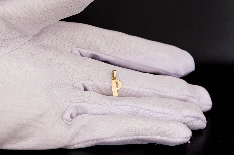 wisiorek z literą P.jpg