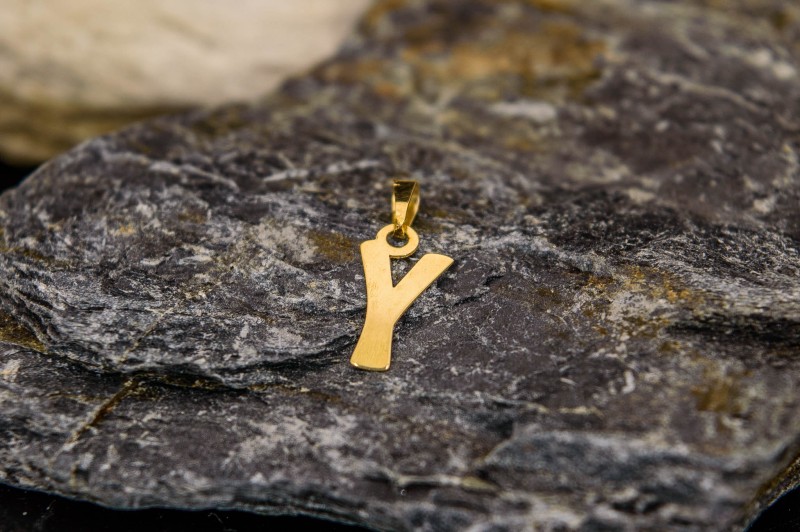 wisiorek z literą Y.jpg