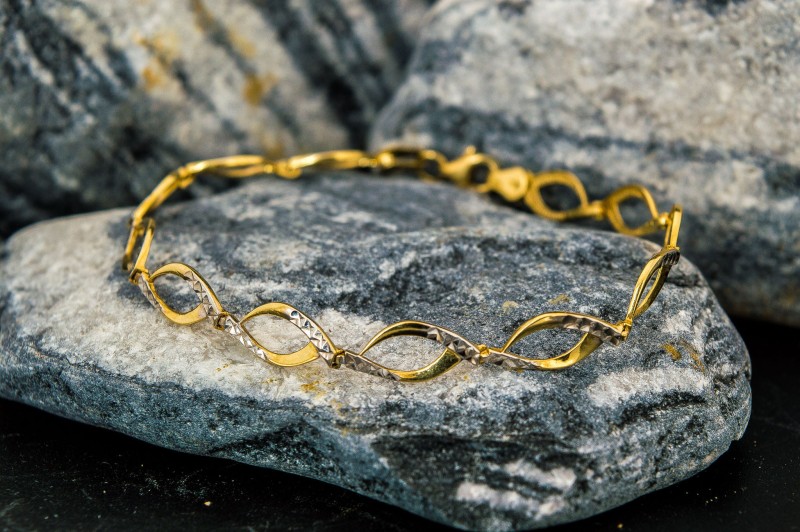 złota bransoletka zapinana.jpg