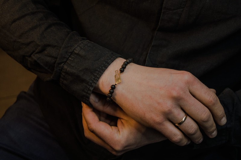 Bransoletka dla chłopaka ze złota i kamieni.jpg