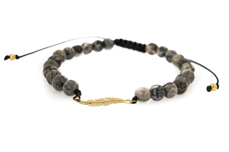 bransoletka z szarych kamieni i złotego pióra.jpg