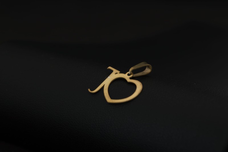 zawieszka złota J.jpg