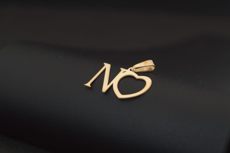 złota zawieszka literka N .jpg