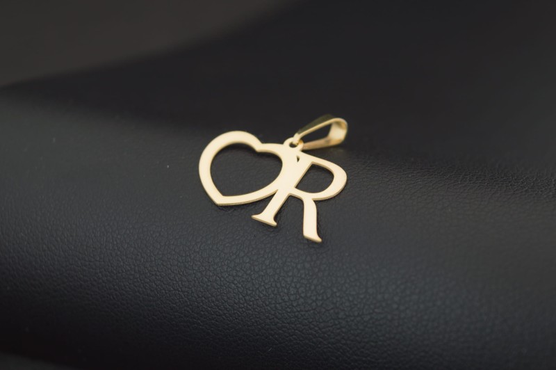 zawieszka złota z literką.jpg