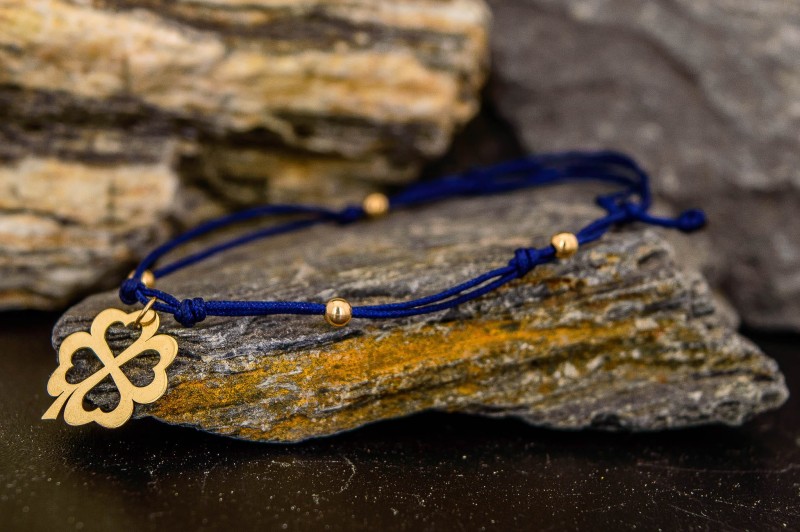 bransoletka na niebieskim sznurku.jpg