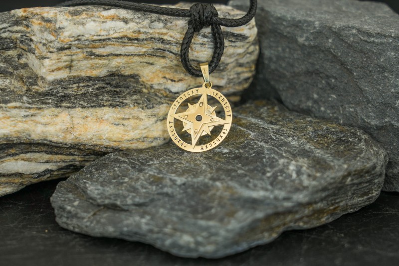 Runy odyna złoty kompas dla mężczyzny.jpg