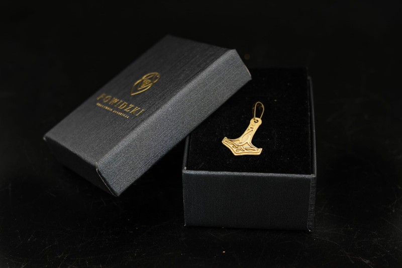 mitologiczny młot thora mjolnir.jpg