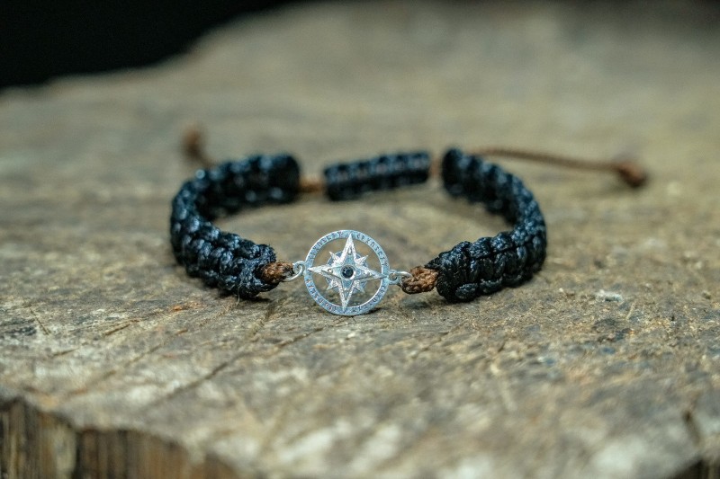 męska biżuteria na rękę kompas.jpg