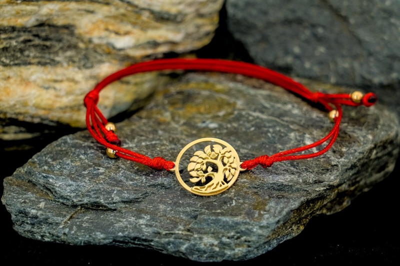 Drzewko szczęscia na czerwonym sznurku bransoletka.jpg
