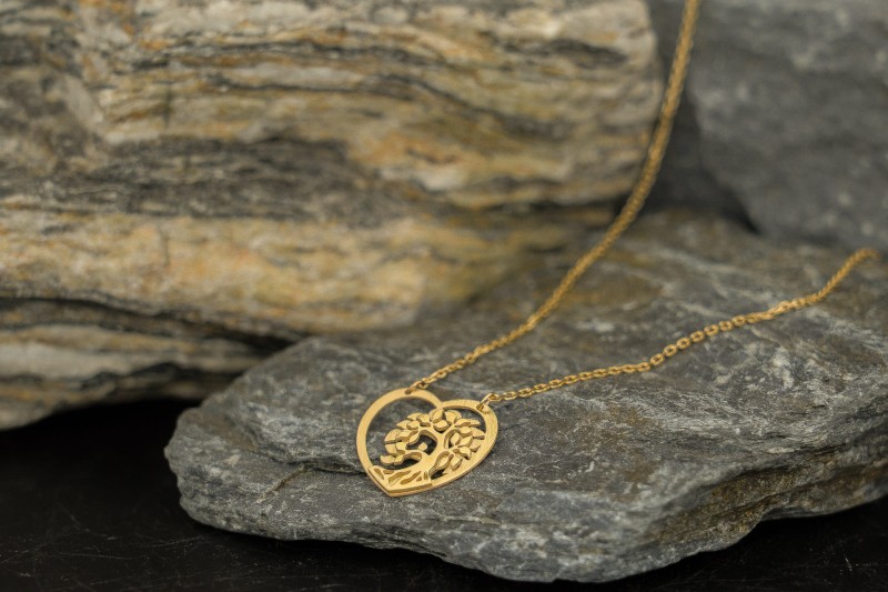 Drzewko szczęści w sercu biżuteria ze złota.jpg