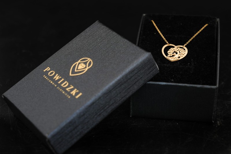 drzewko szczęścia w sercu dla kobiety.jpg