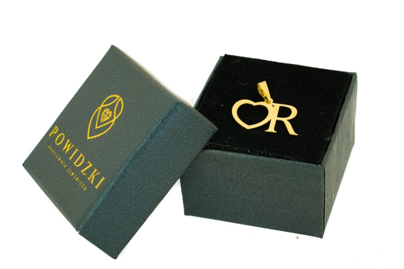 Złota zawieszka literka R z sercem.jpg