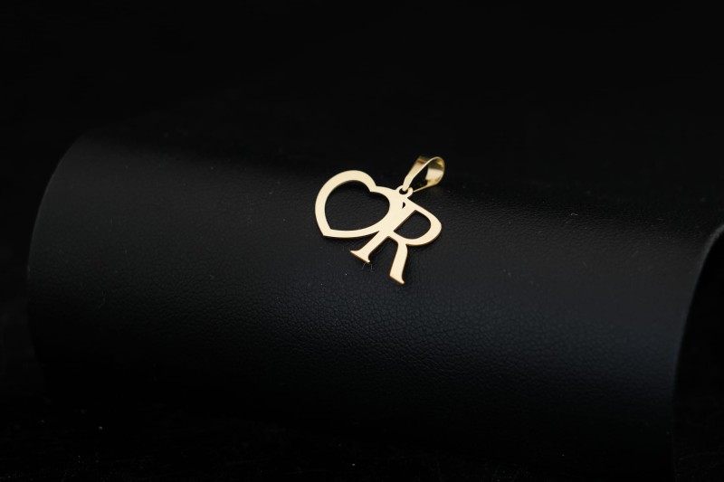 Literka i serce złoty wisior R.jpg