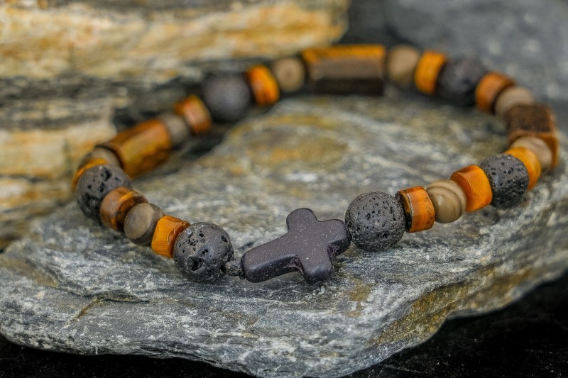 Bransoletka męska tygrysie oko z krzyżem.jpg