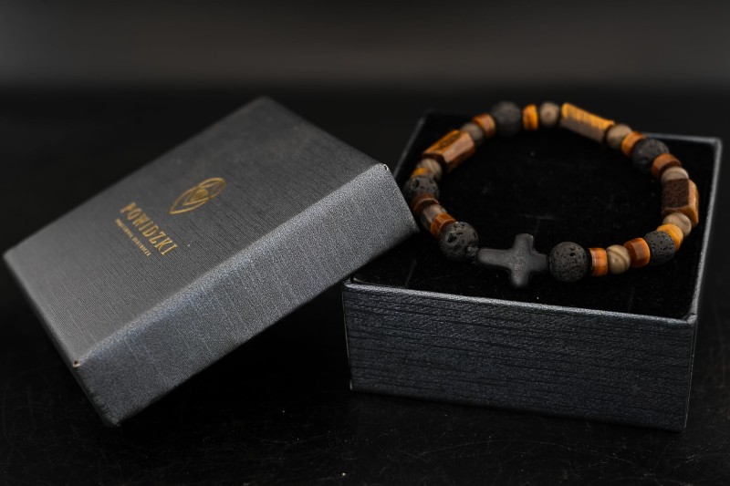 tygrysie oko bransoletka z krzyżem dla mężczyzny.jpg