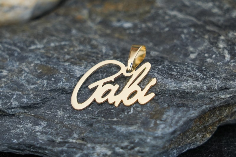 Złota zawieszka wisior imię Gabi.jpg