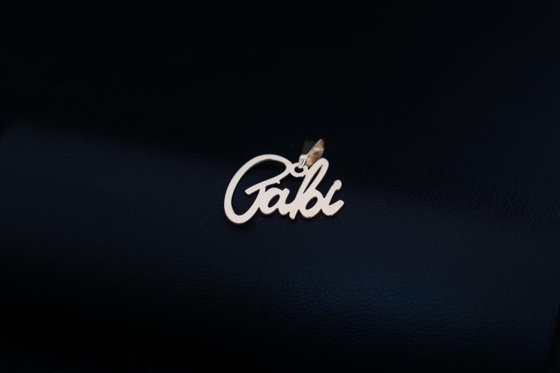 Gabriela złota zawieszka dla Gabrysi.jpg