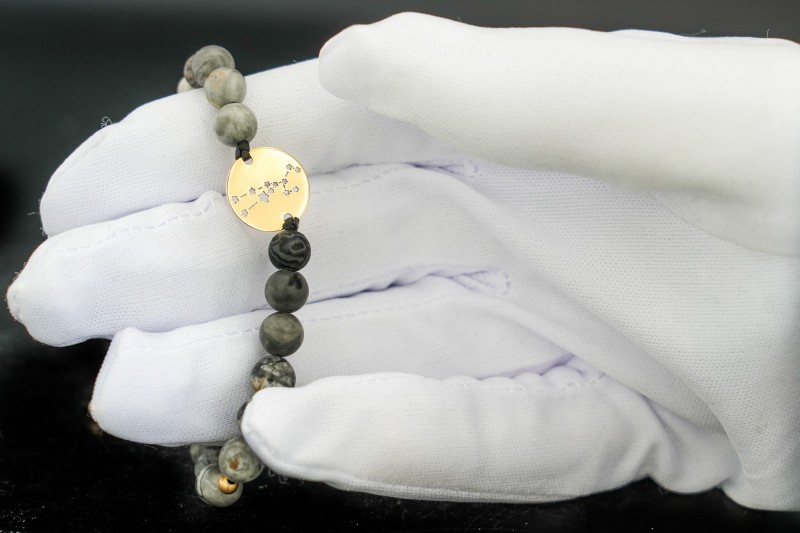 Byk ze złota znak zodiaku na rękę.jpg