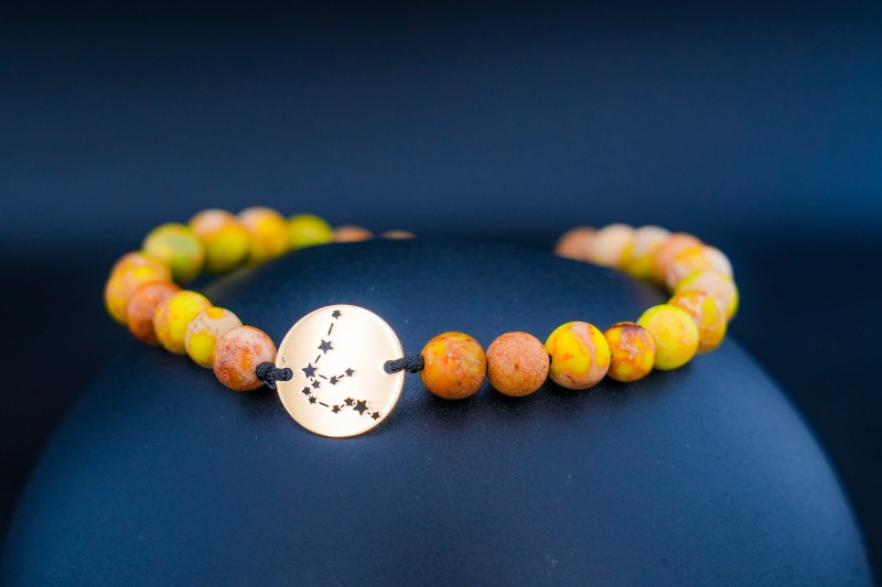 Wodnik ze złota z naturalnymi kamieniami.jpg