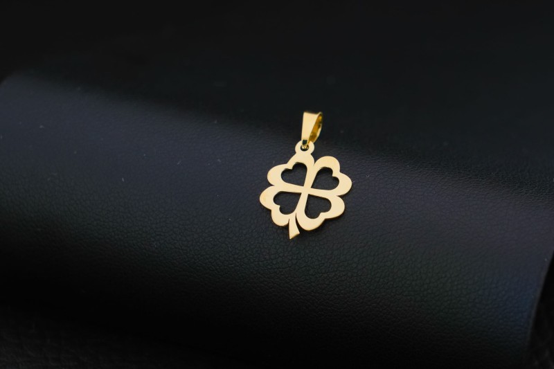 Zawieszka koniczynka złota.jpg