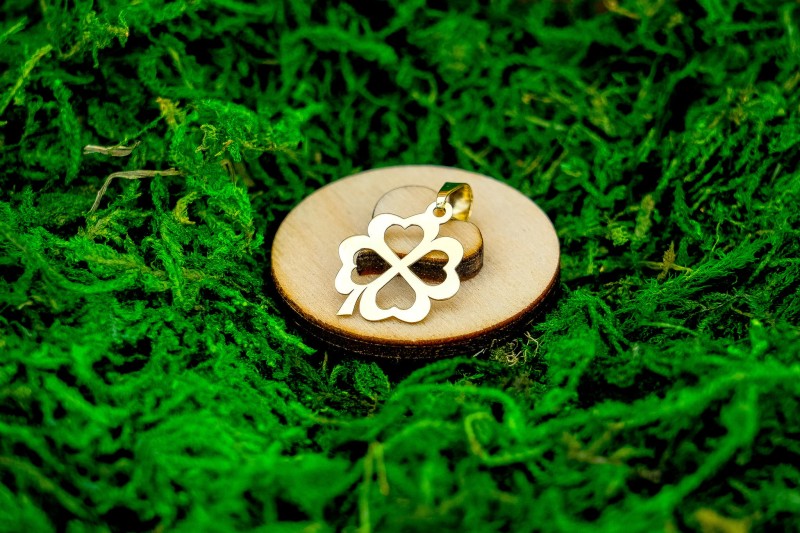 Koniczynka wisiorek ze złota koniczynka.jpg