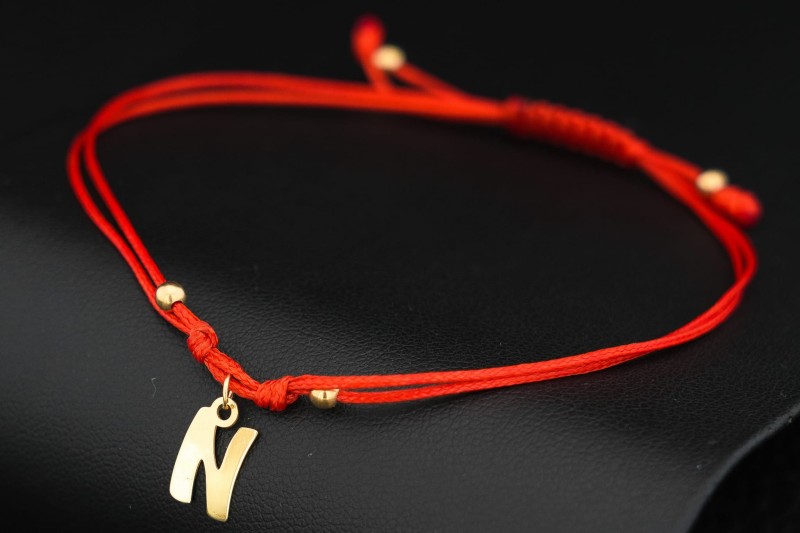 bransoletka sznurkowa literka.jpg
