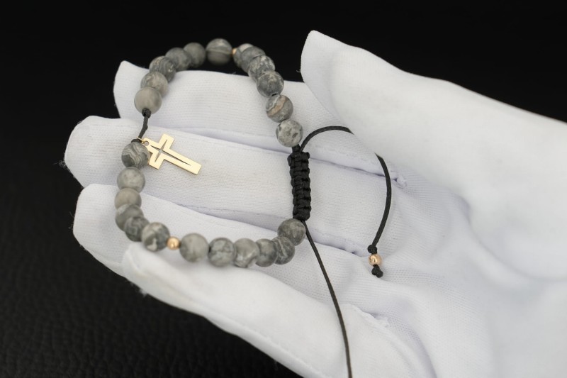 Bransoletka z krzyzykiem i kamieniami.jpg