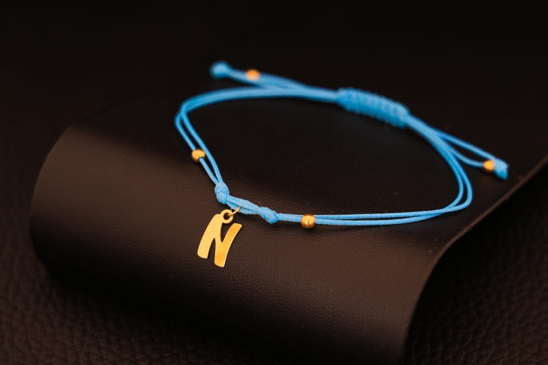 Bransoletka sznurkowa litera alfabetu.jpg