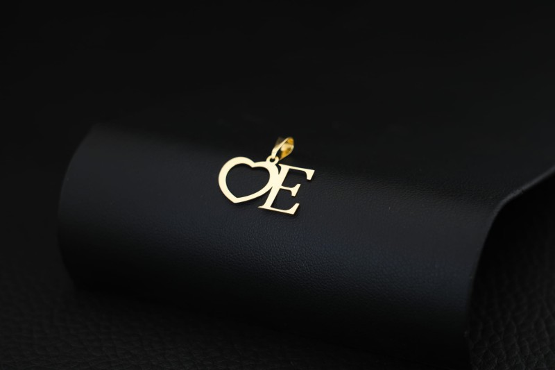 złota literka E z sercem.jpg