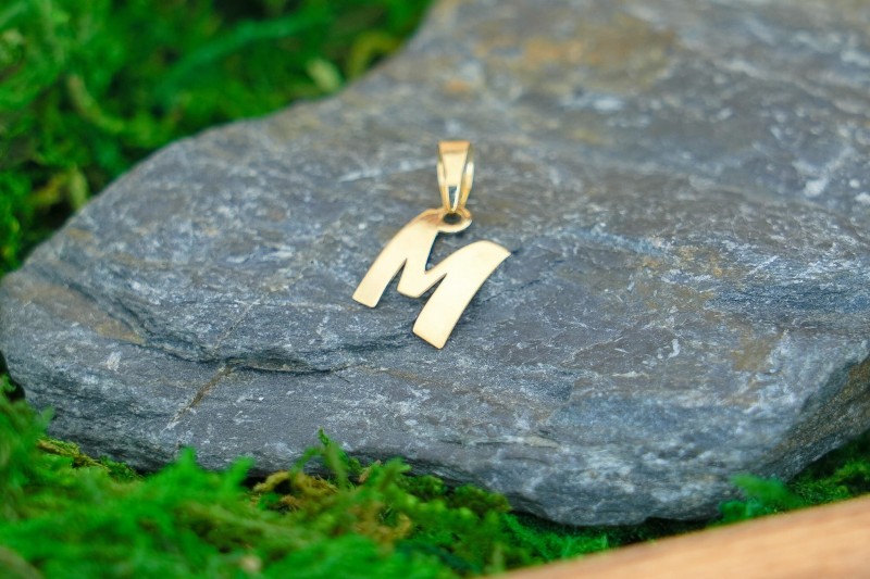 Złota literka alfabetu 585.jpg