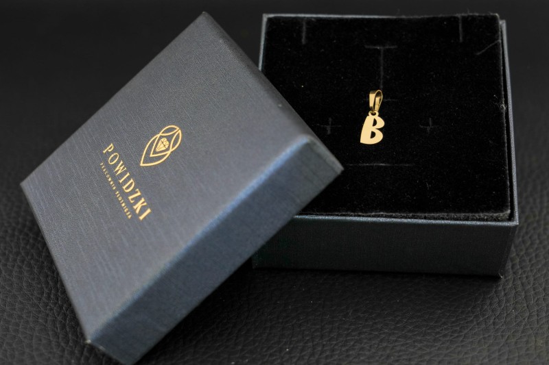 literka alfabetu B złota zawieszka.jpg